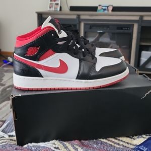 Jordan 1 mid GS